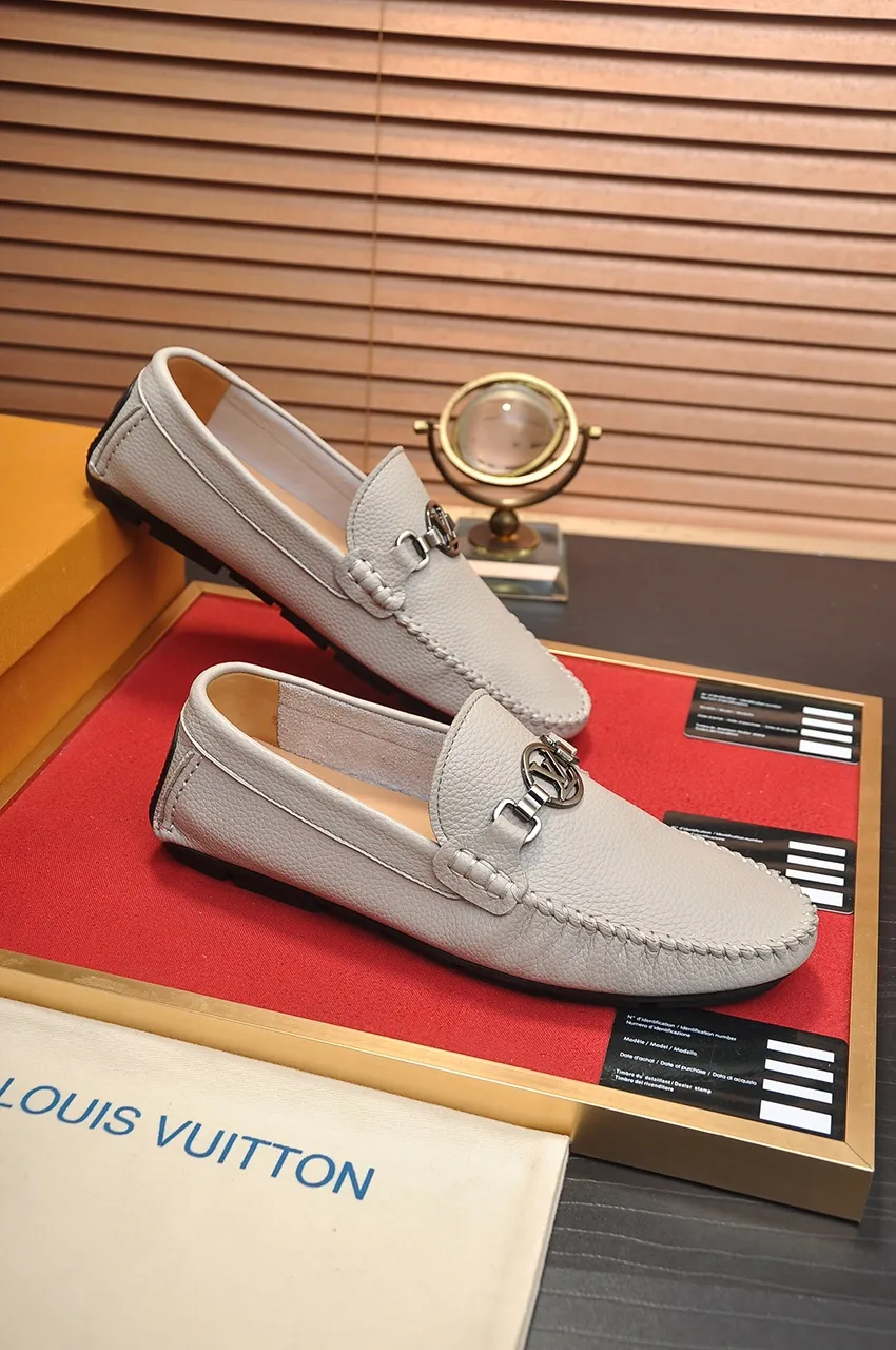 Men's men's shoes 💰420💶 [LV Doudou shoes] (water-dyed cowhide lining) new model is on the market, available on the official website. The new Doudou shoes are processed into single-color materials, and the uppers are made of imported horsehide leather. The body of the shoe is fully hemmed with mark thread, and is lined with imported original cowhide leather. The elegant shoe shape is super suitable for all-matching, and the size is 38-44.